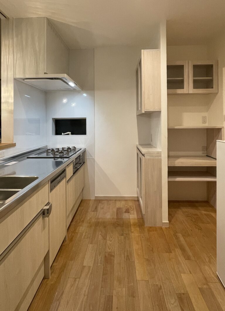 造作で使い勝手も◎　キッチン改修工事